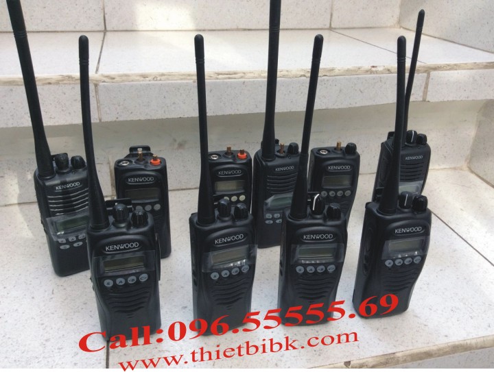 Bộ đàm Kenwood TK-2212 VHF liên lạc trong bán kính 3km