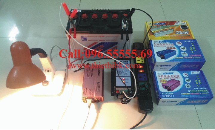 Máy kích điện SUOER KFA 1000W Power inverter chuyển đổi điện 12VDC sang 220VAC trong khi sạc ắc quy tự động